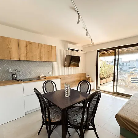 Renove Avec Terrasse Et Climatisation A Port - Fr-1-868-16 Lägenhet