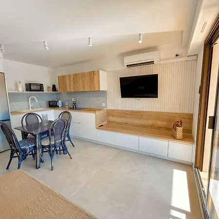 Renove Avec Terrasse Et Climatisation A Port - Fr-1-868-16 Lägenhet Grimaud