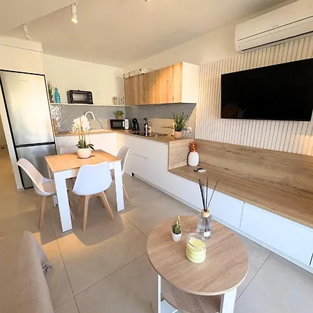 Renove Avec Terrasse Et Climatisation A Port - Fr-1-868-16 Apartmán Grimaud
